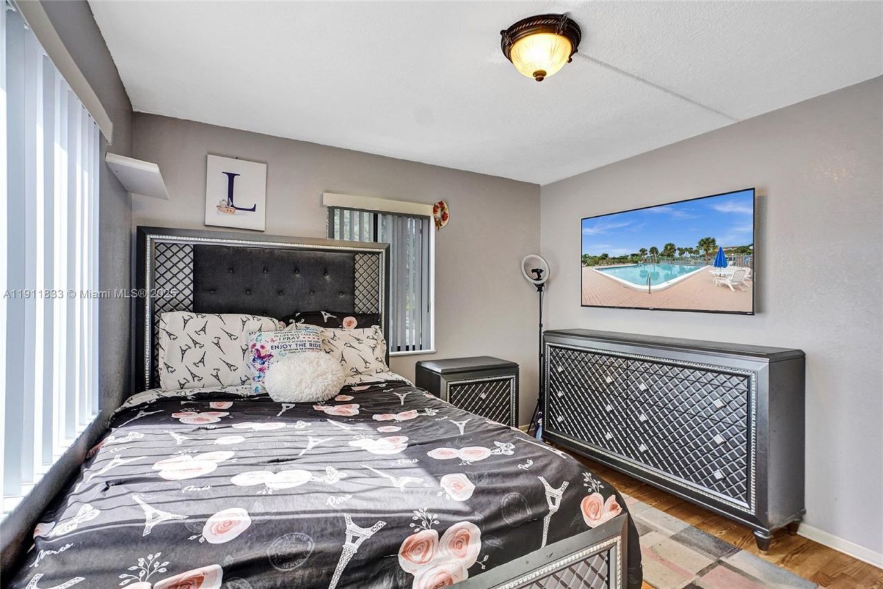 8010 Hampton Blvd, Unit 211, North Lauderdale, FL 33068 Photo