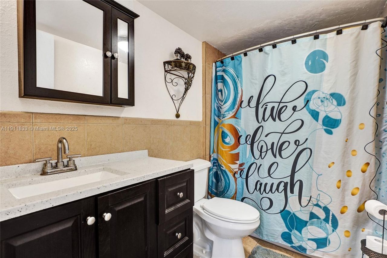 8010 Hampton Blvd, Unit 211, North Lauderdale, FL 33068 Photo