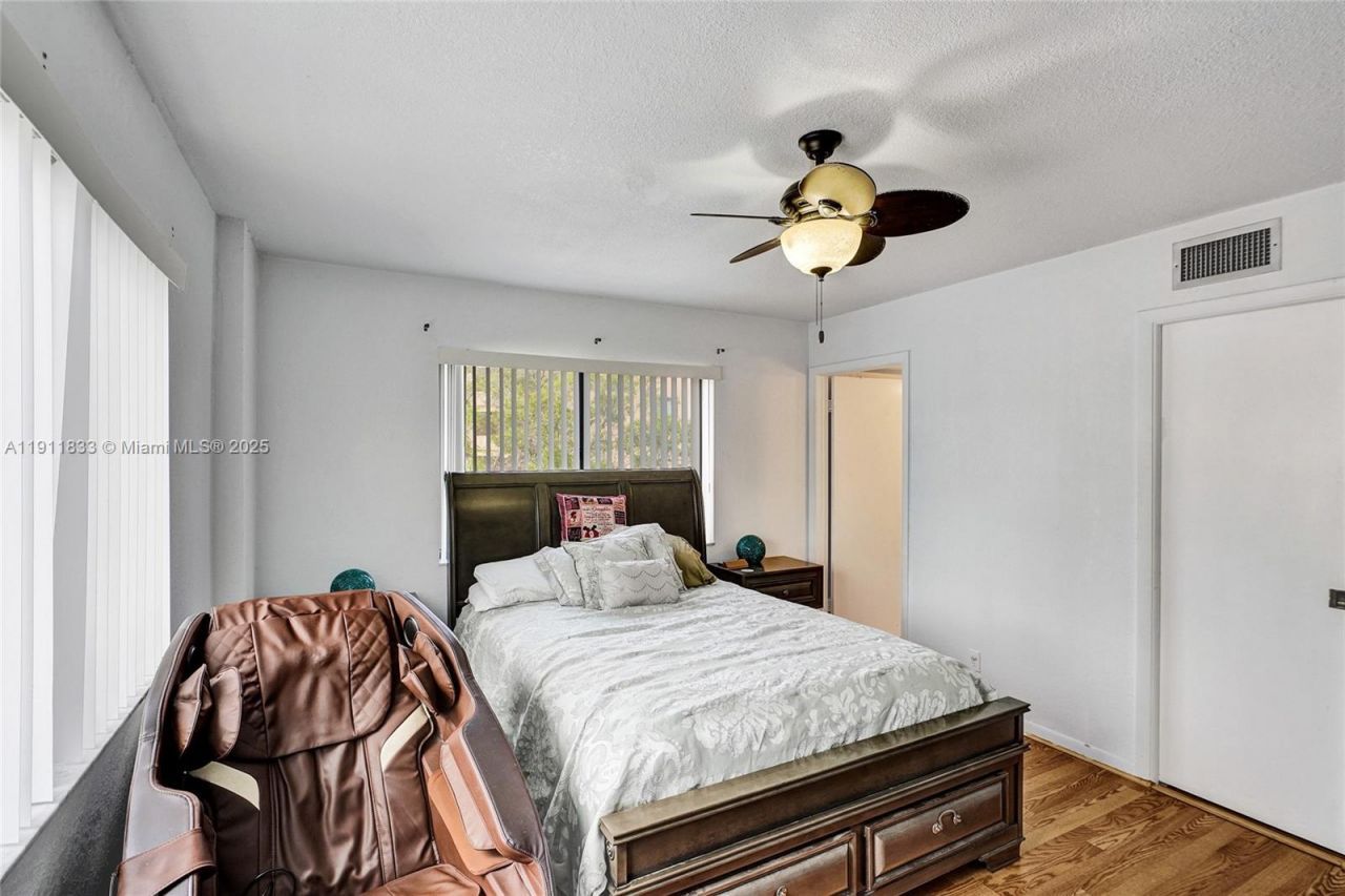 8010 Hampton Blvd, Unit 211, North Lauderdale, FL 33068 Photo