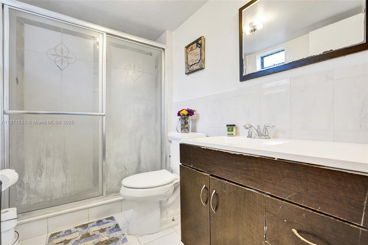 8010 Hampton Blvd, Unit 211, North Lauderdale, FL 33068 Photo