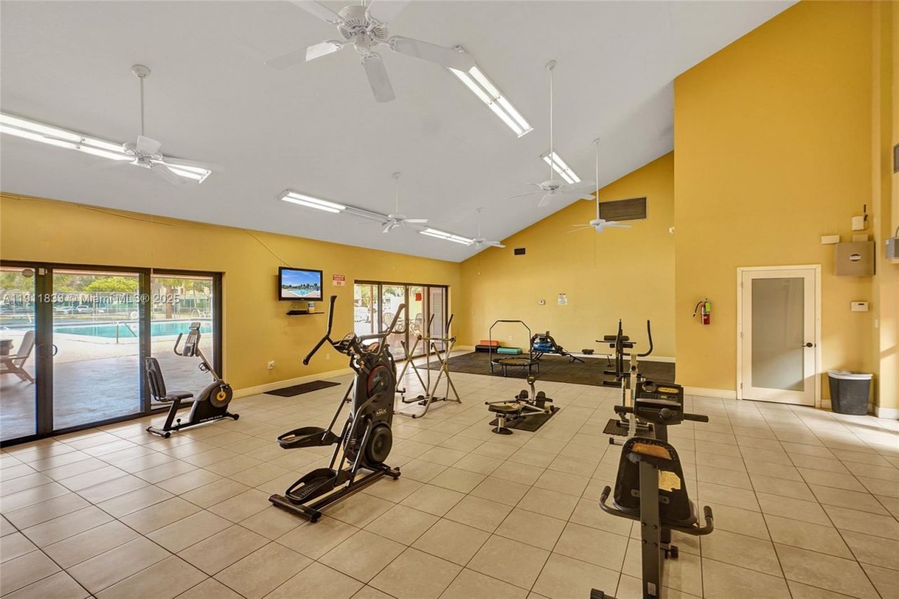 8010 Hampton Blvd, Unit 211, North Lauderdale, FL 33068 Photo