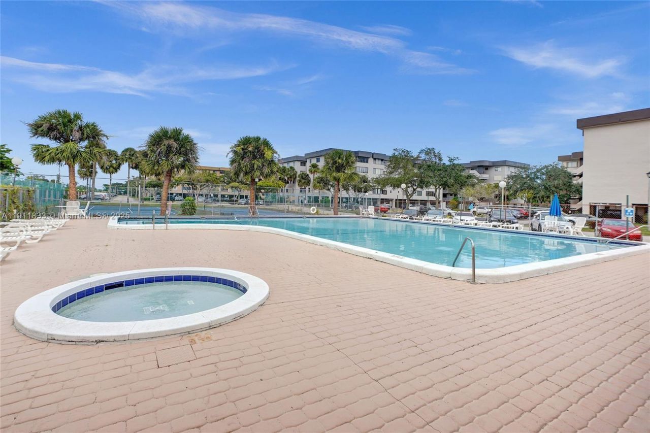 8010 Hampton Blvd, Unit 211, North Lauderdale, FL 33068 Photo