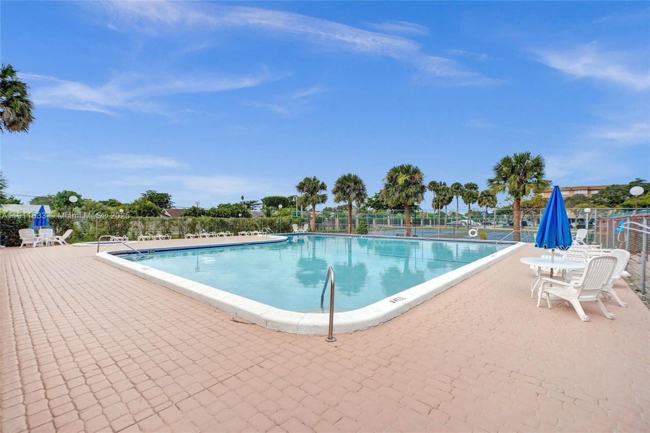 8010 Hampton Blvd, Unit 211, North Lauderdale, FL 33068 Photo
