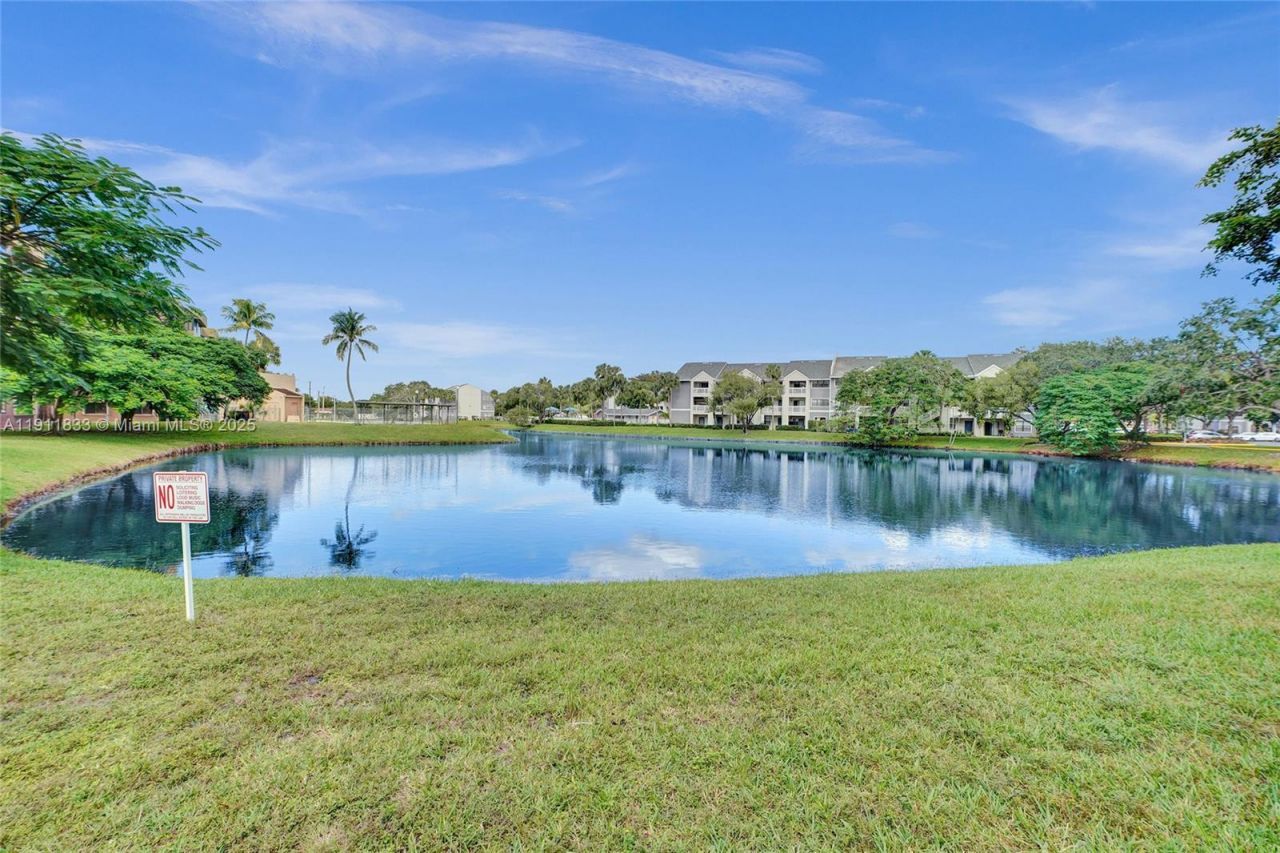8010 Hampton Blvd, Unit 211, North Lauderdale, FL 33068 Photo