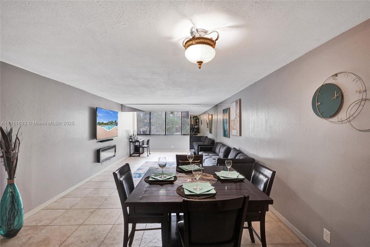 8010 Hampton Blvd, Unit 211, North Lauderdale, FL 33068 Photo