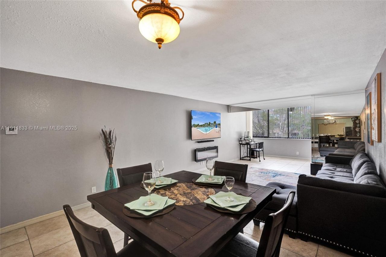 8010 Hampton Blvd, Unit 211, North Lauderdale, FL 33068 Photo