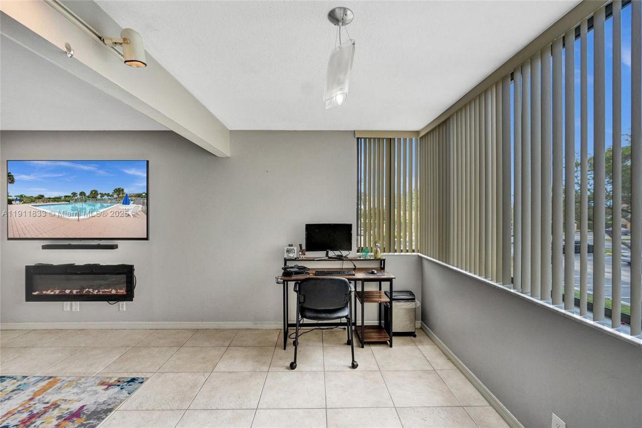 8010 Hampton Blvd, Unit 211, North Lauderdale, FL 33068 Photo
