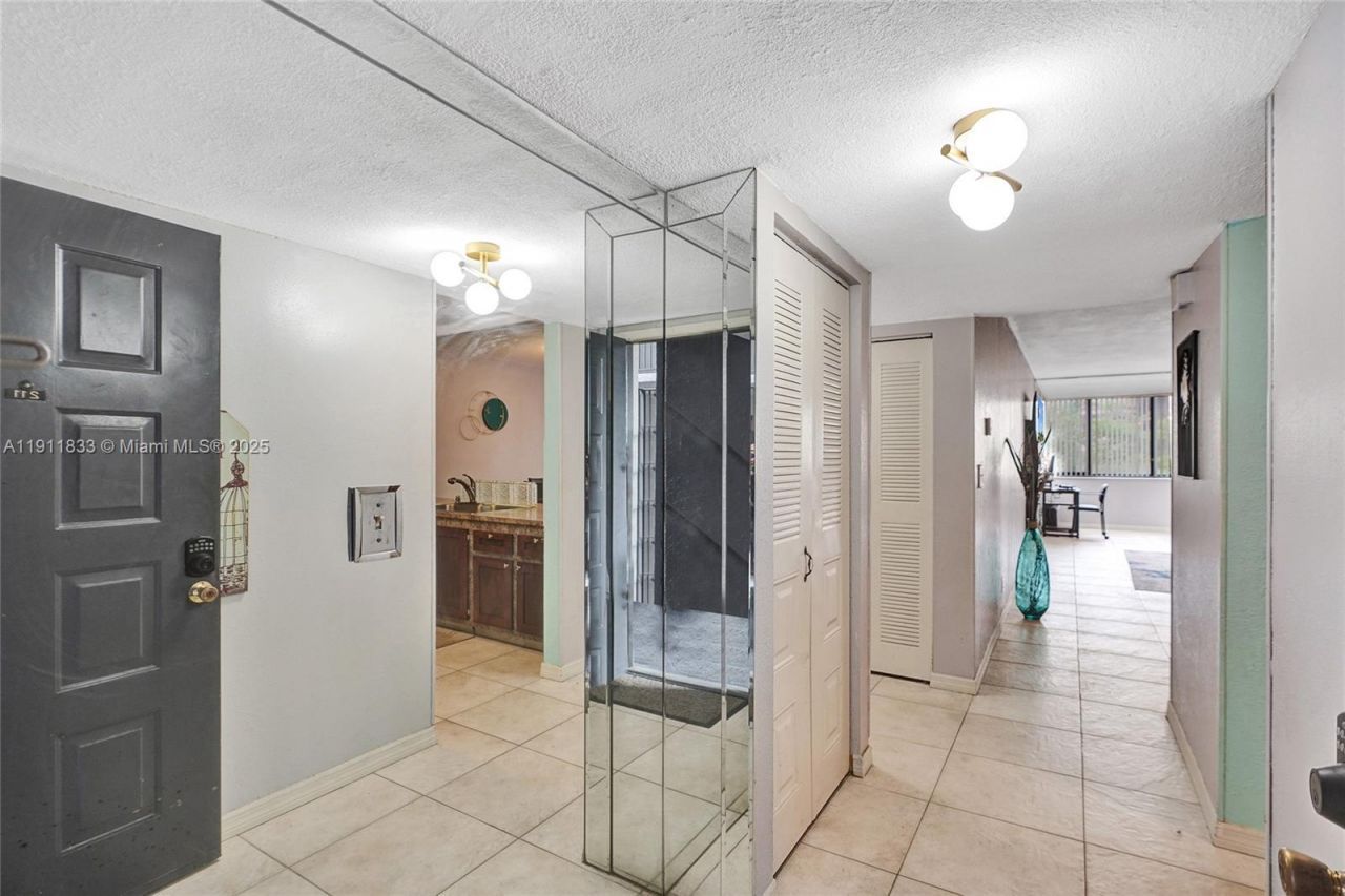 8010 Hampton Blvd, Unit 211, North Lauderdale, FL 33068 Photo