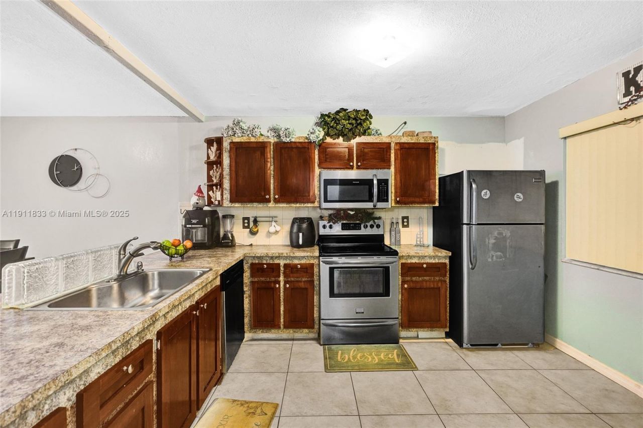 8010 Hampton Blvd, Unit 211, North Lauderdale, FL 33068 Photo