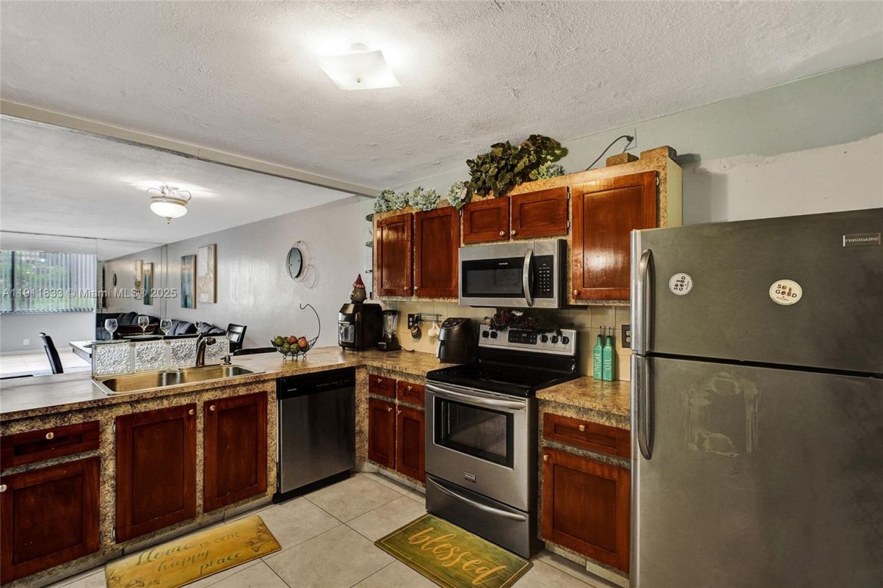 8010 Hampton Blvd, Unit 211, North Lauderdale, FL 33068 Photo