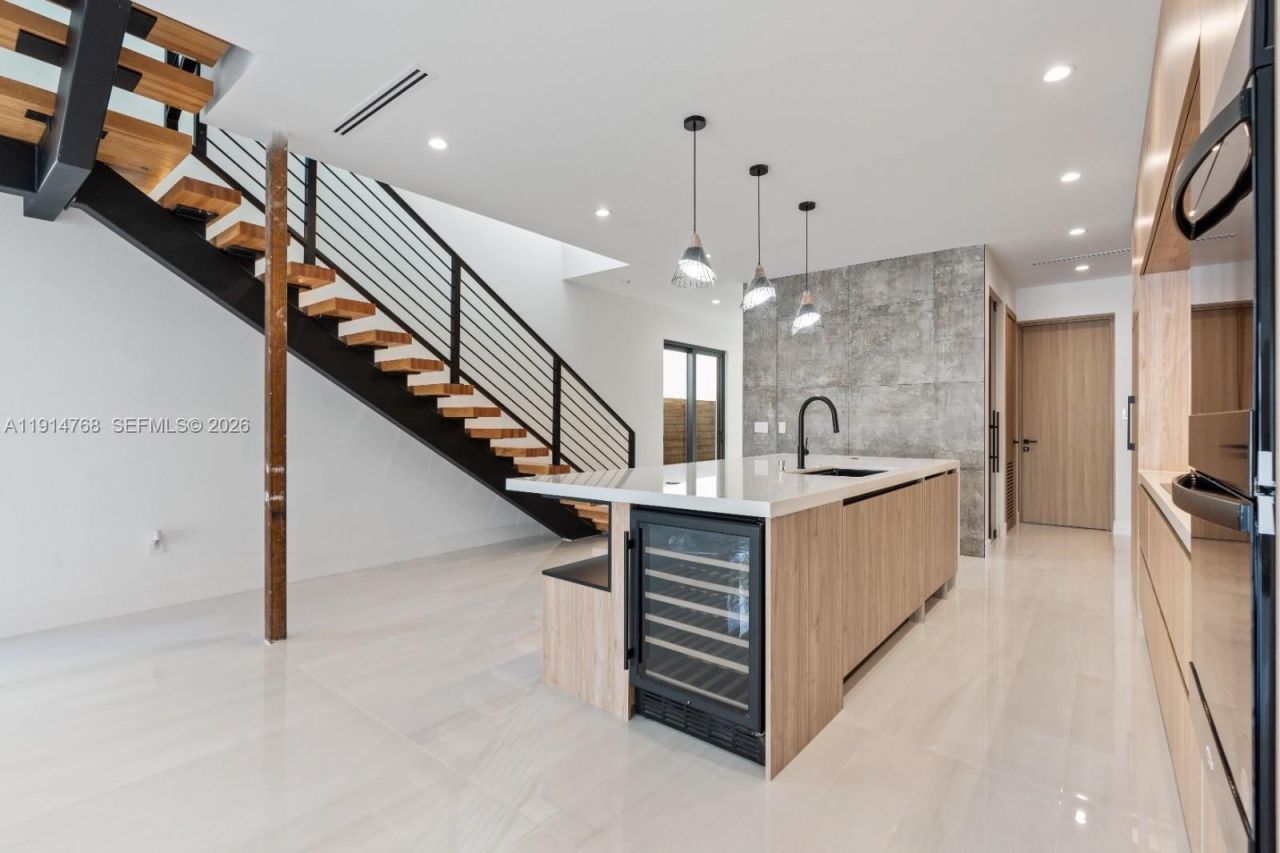 205 NE 17th Ave, Fort Lauderdale, FL 33301 Photo