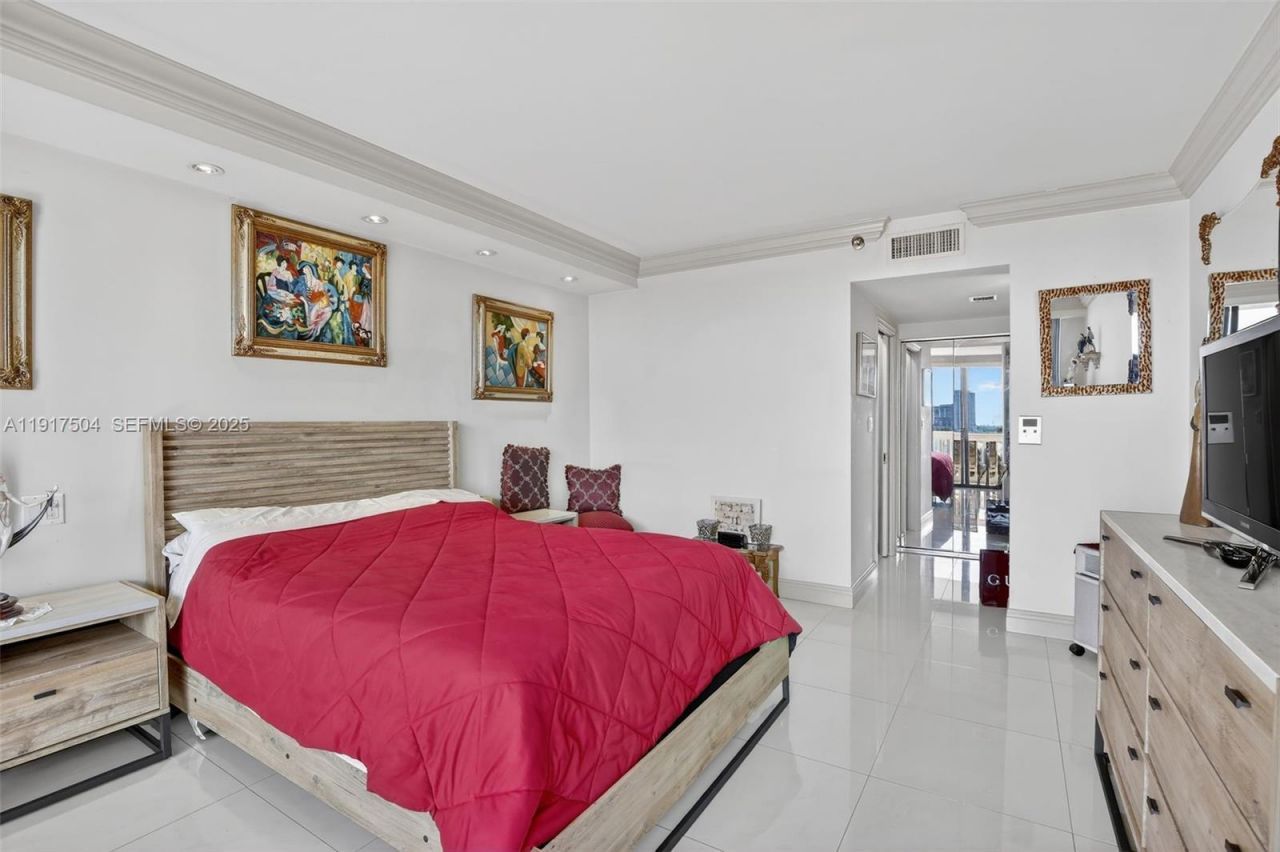 1000 Island Blvd, Unit 602, Aventura, FL 33160 Photo