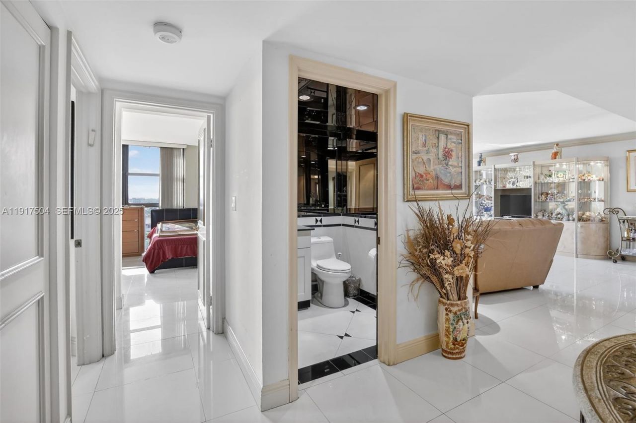 1000 Island Blvd, Unit 602, Aventura, FL 33160 Photo