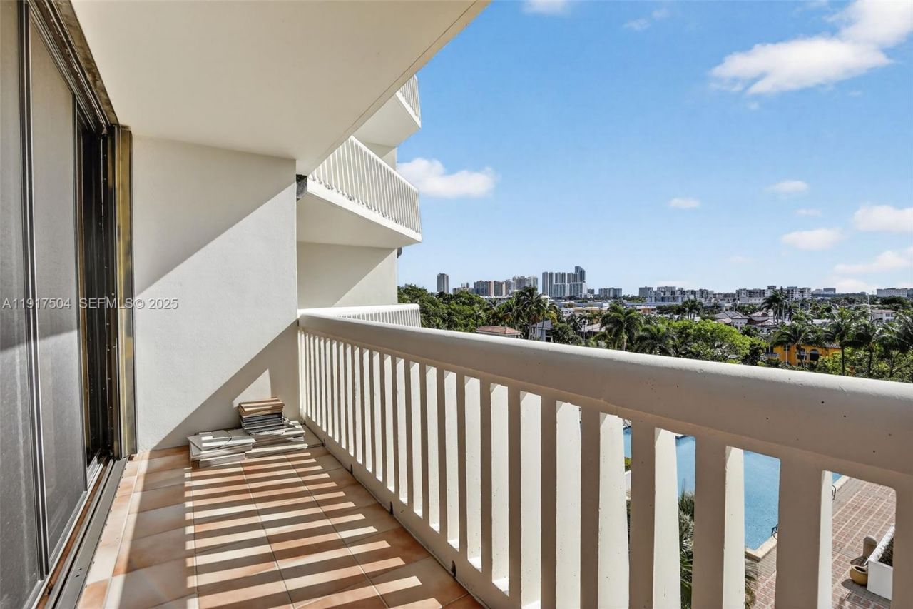 1000 Island Blvd, Unit 602, Aventura, FL 33160 Photo