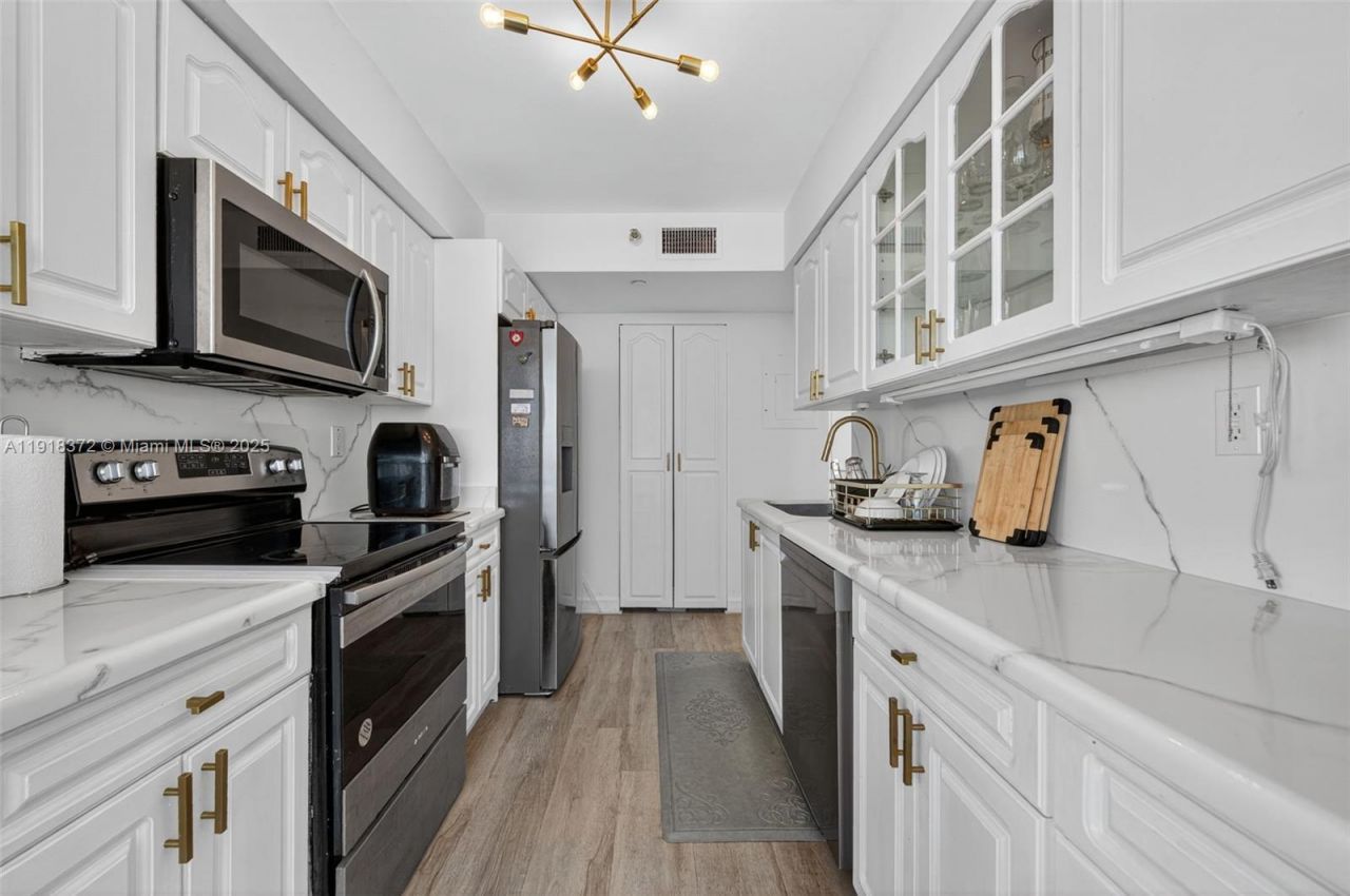 3500 Mystic Pointe Dr, Unit 1804, Aventura, FL 33180 Photo