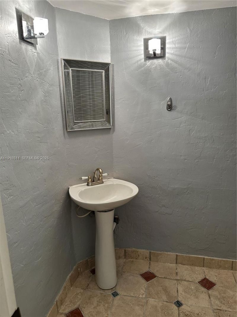 1501 NE 191st St, Unit C118, Miami, FL 33179 Photo