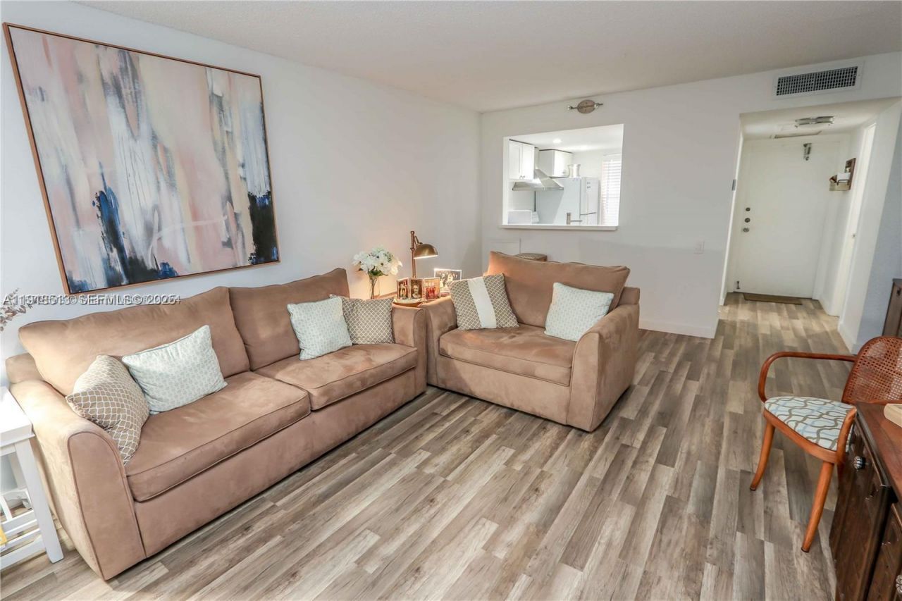 9150 Lime Bay Blvd, Unit 212, Tamarac, FL 33321 Photo