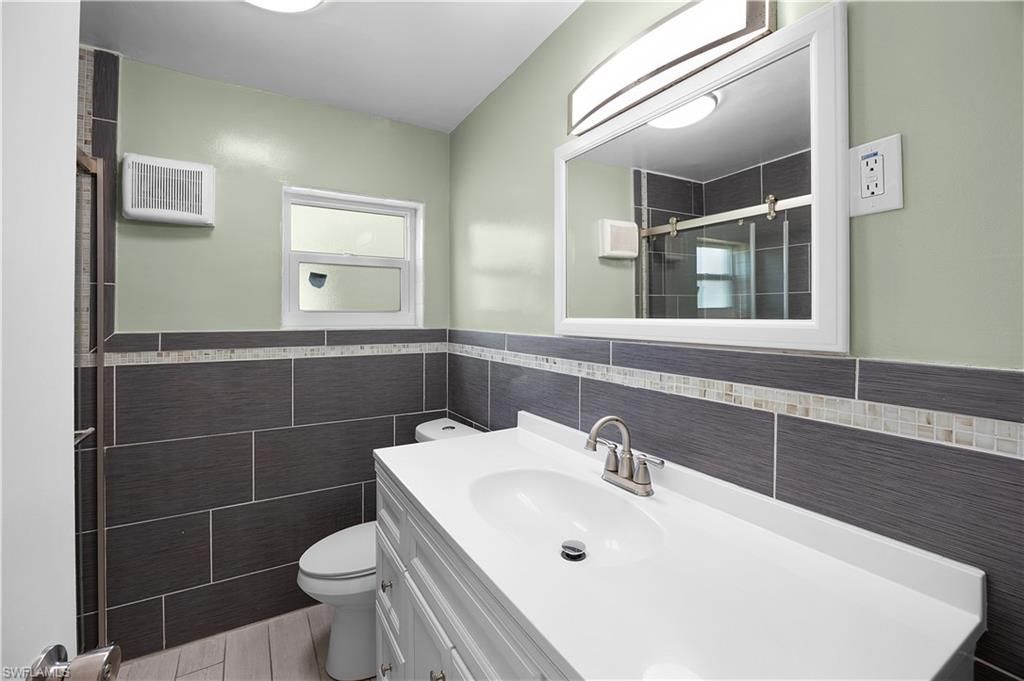 275 Lakeview Dr, North Fort Myers, FL 33917 Photo