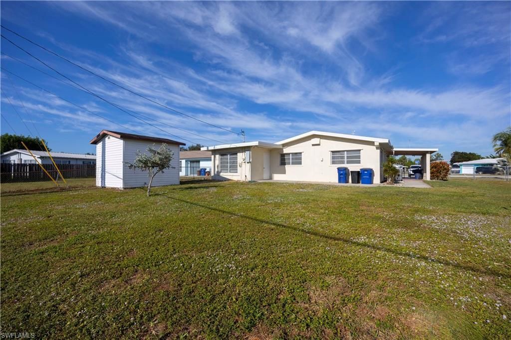 275 Lakeview Dr, North Fort Myers, FL 33917 Photo