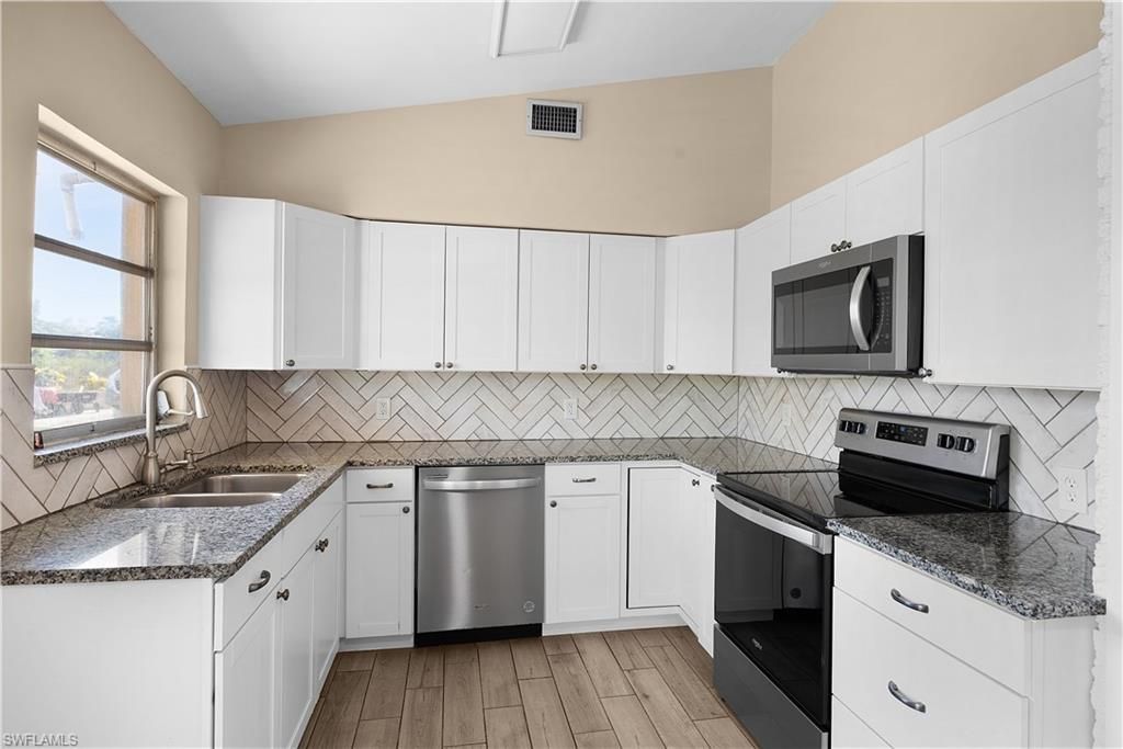 275 Lakeview Dr, North Fort Myers, FL 33917 Photo