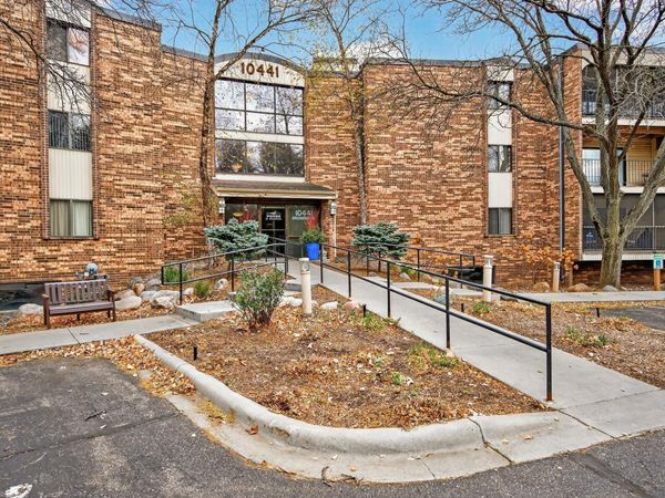 10441 Greenbrier Road, Unit 222, Hopkins, MN 55305