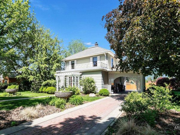 1917 Arthur St, Caldwell, ID 83605