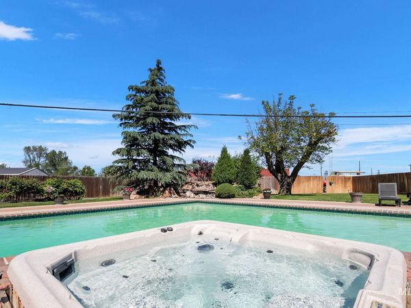 1917 Arthur St, Caldwell, ID 83605