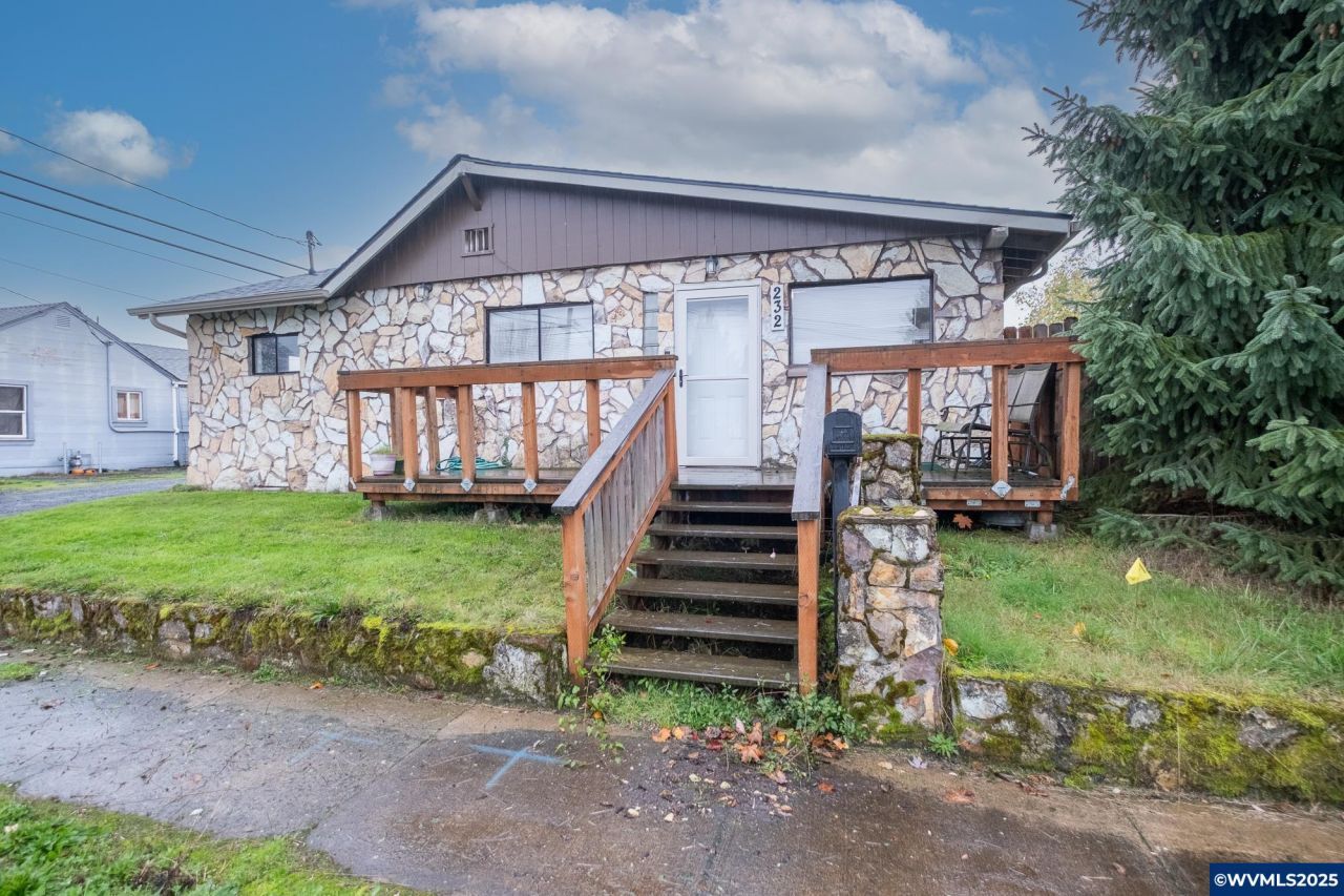 232 E Carolina St, Lebanon, OR 97355 Main Photo