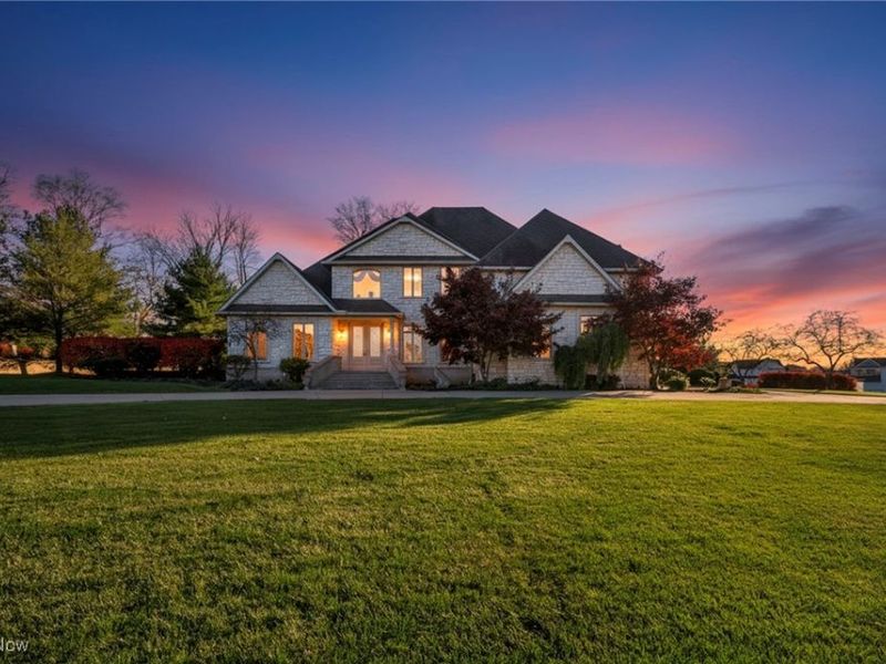 1524 Eagle Watch Street NE, Canton, OH 44721 Photo 2