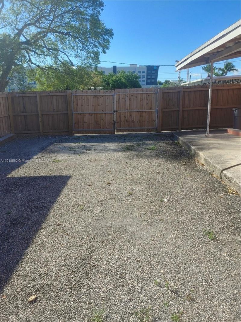 138 N Federal Hwy, Dania Beach, FL 33004 Photo