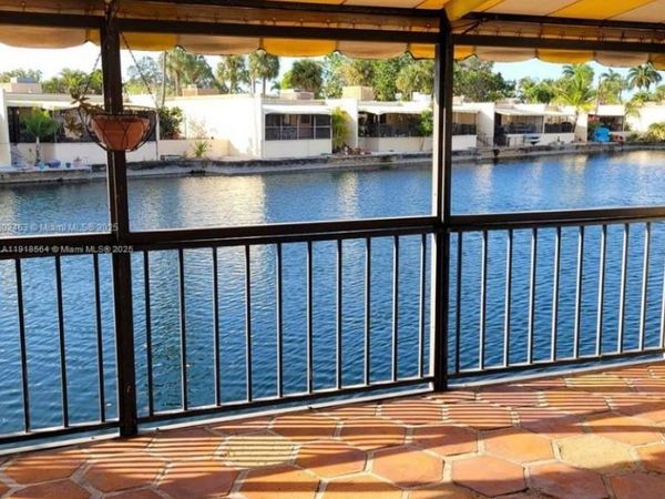 15504 Sharpecroft Dr, Miami Lakes, FL 33014