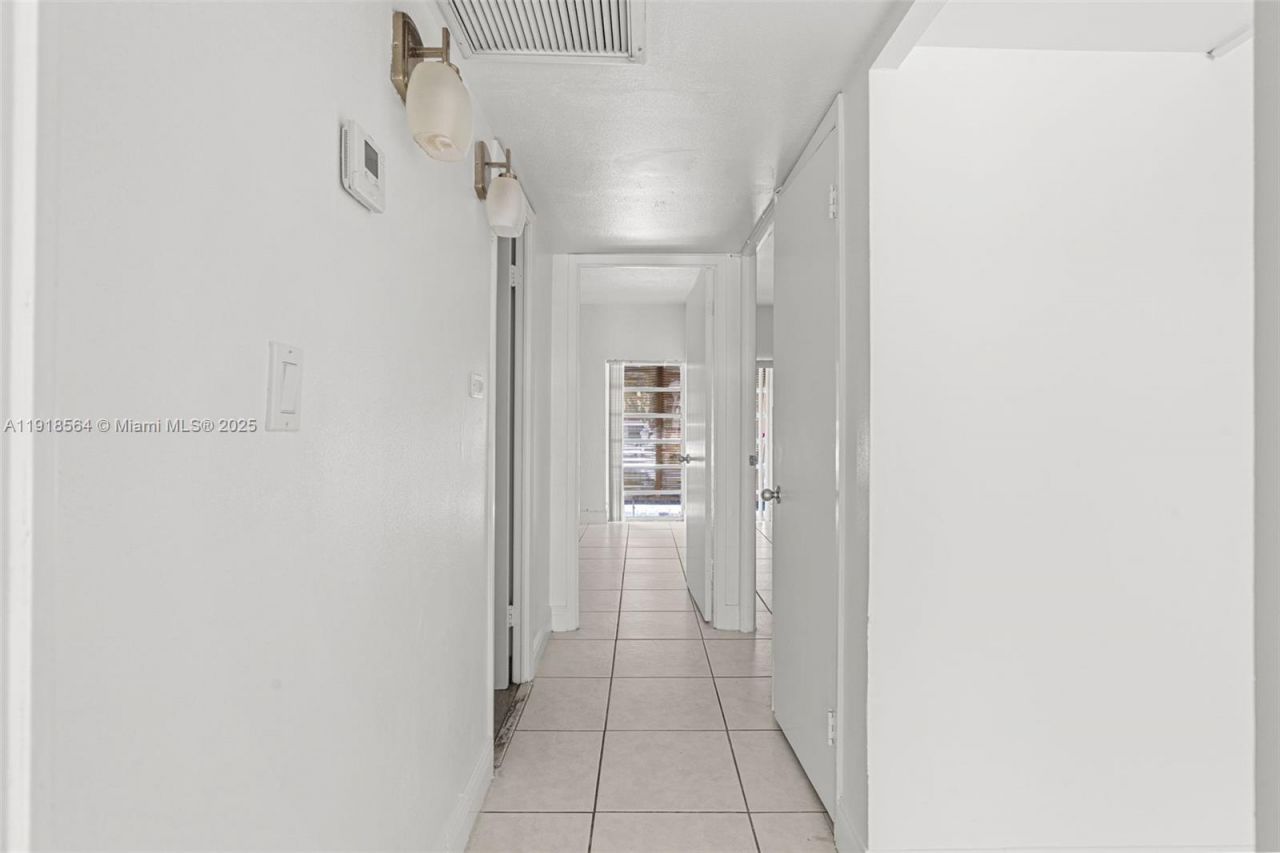 15504 Sharpecroft Dr, Miami Lakes, FL 33014 Photo