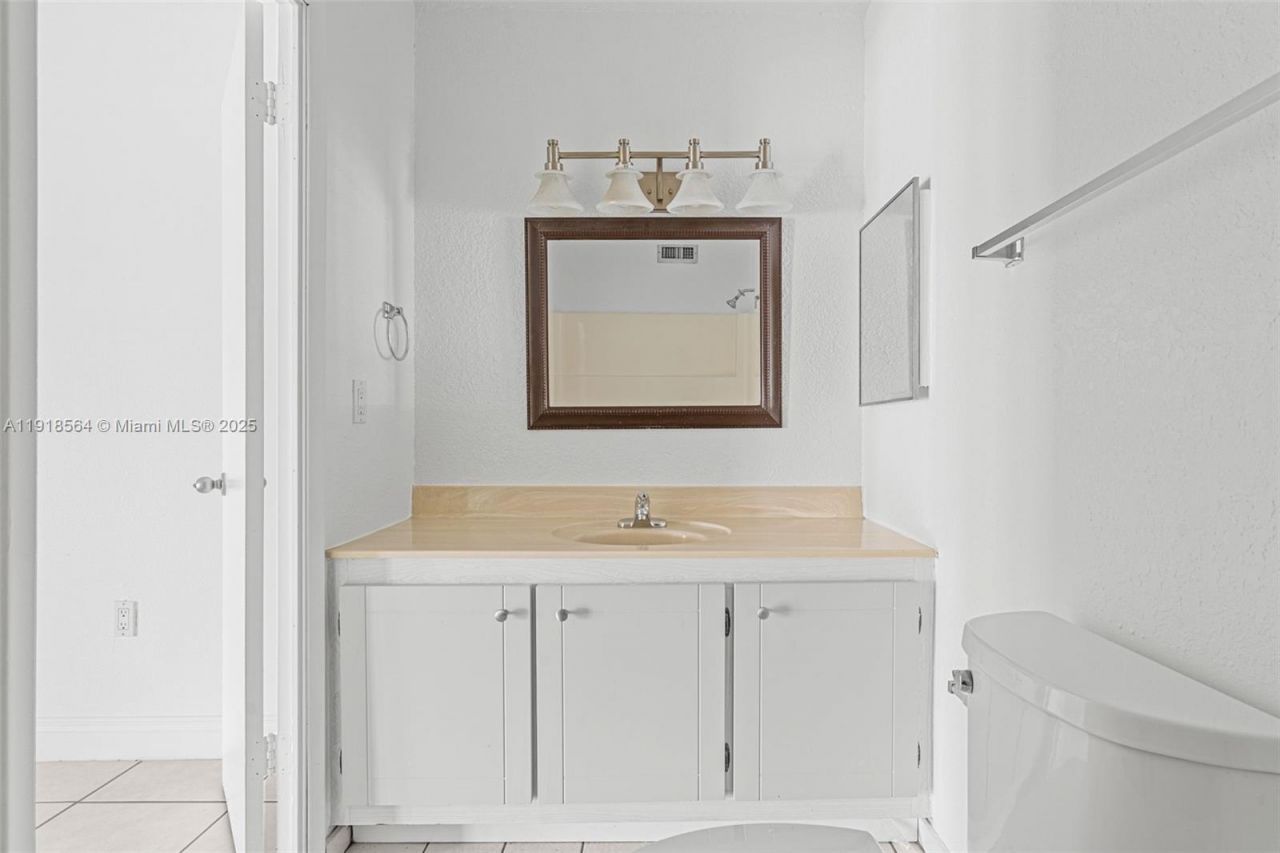 15504 Sharpecroft Dr, Miami Lakes, FL 33014 Photo