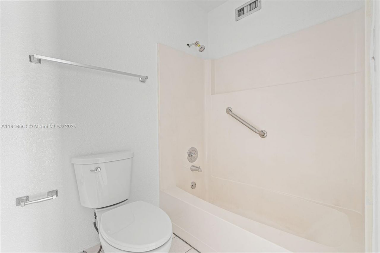 15504 Sharpecroft Dr, Miami Lakes, FL 33014 Photo