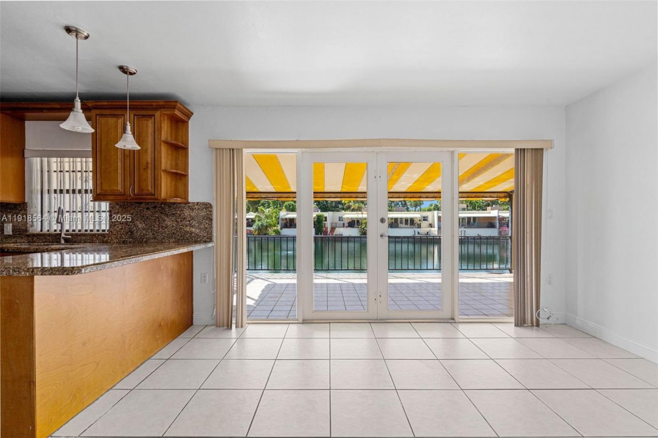 15504 Sharpecroft Dr, Miami Lakes, FL 33014 Photo