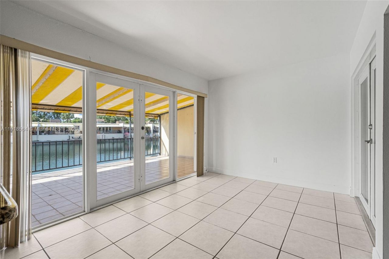 15504 Sharpecroft Dr, Miami Lakes, FL 33014 Photo