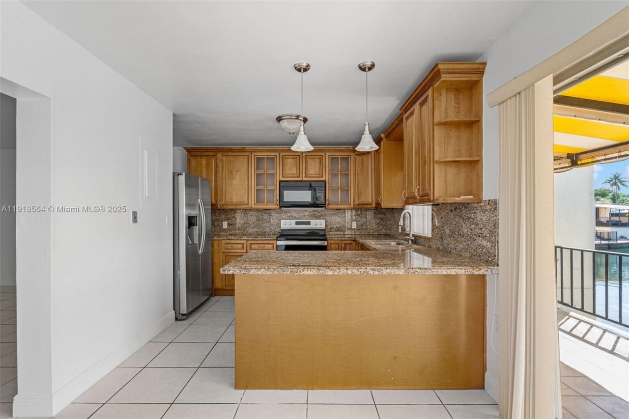 15504 Sharpecroft Dr, Miami Lakes, FL 33014 Photo