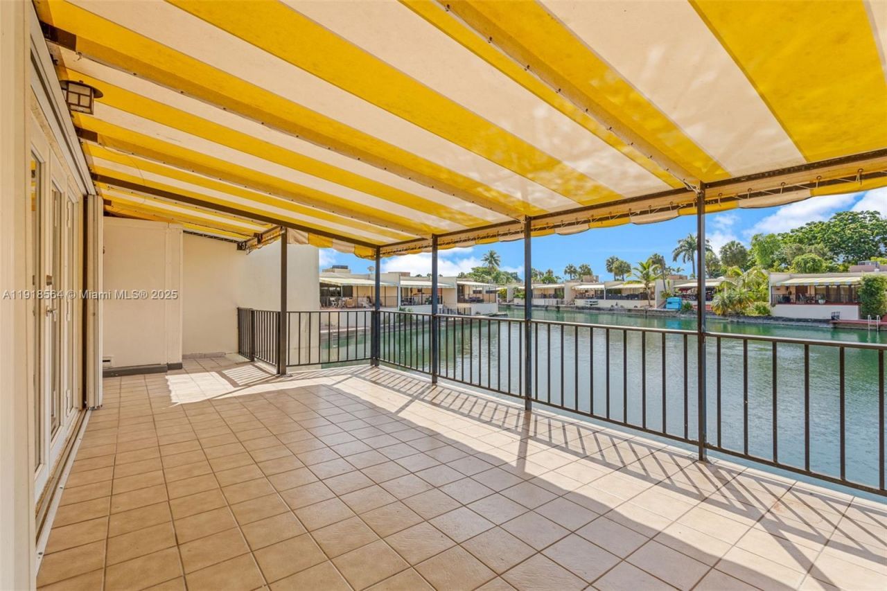 15504 Sharpecroft Dr, Miami Lakes, FL 33014 Photo