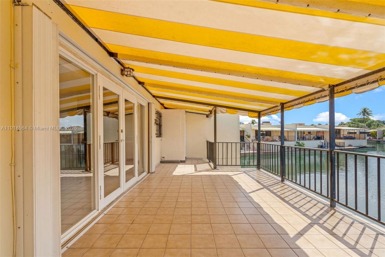 15504 Sharpecroft Dr, Miami Lakes, FL 33014 Photo