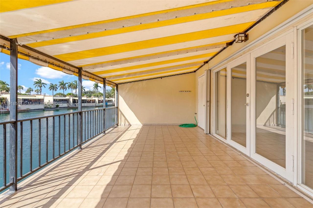 15504 Sharpecroft Dr, Miami Lakes, FL 33014 Photo