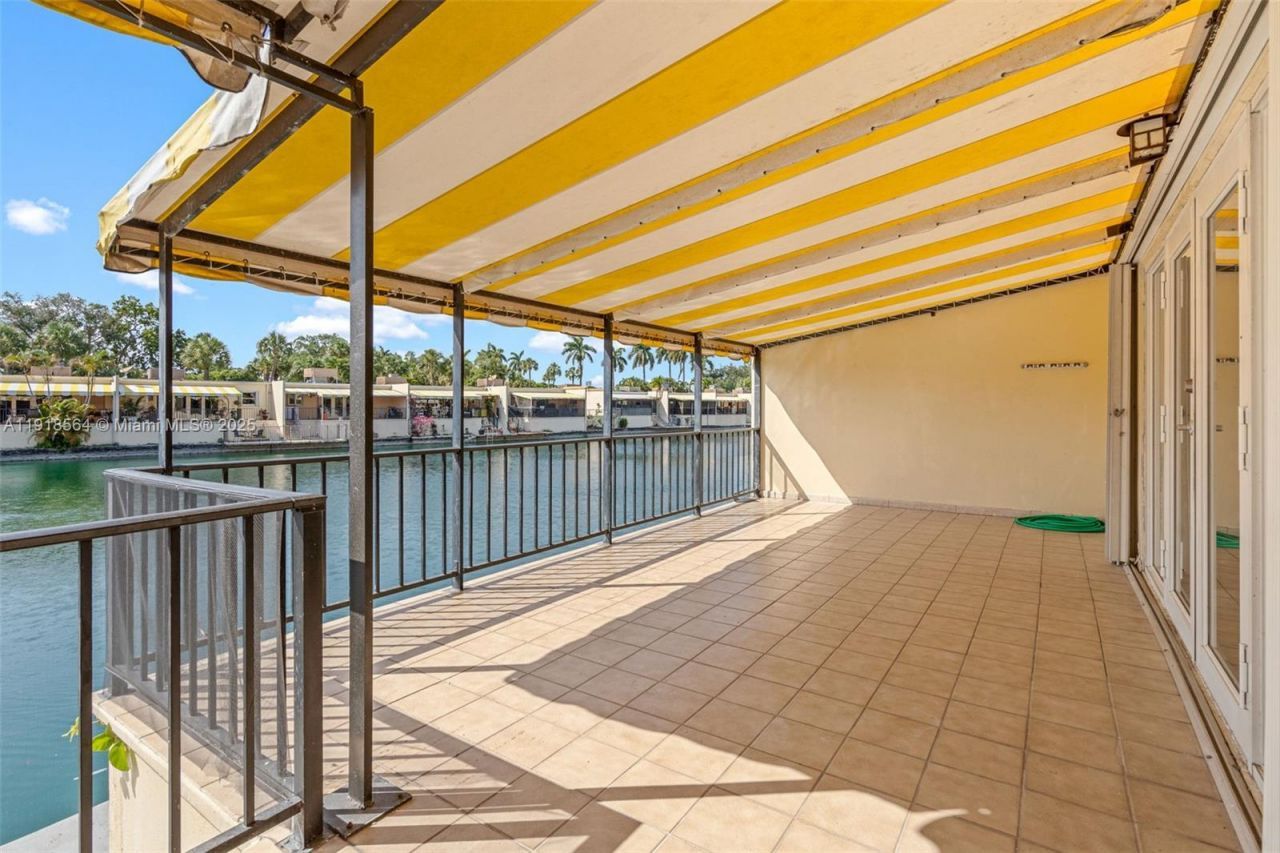 15504 Sharpecroft Dr, Miami Lakes, FL 33014 Photo