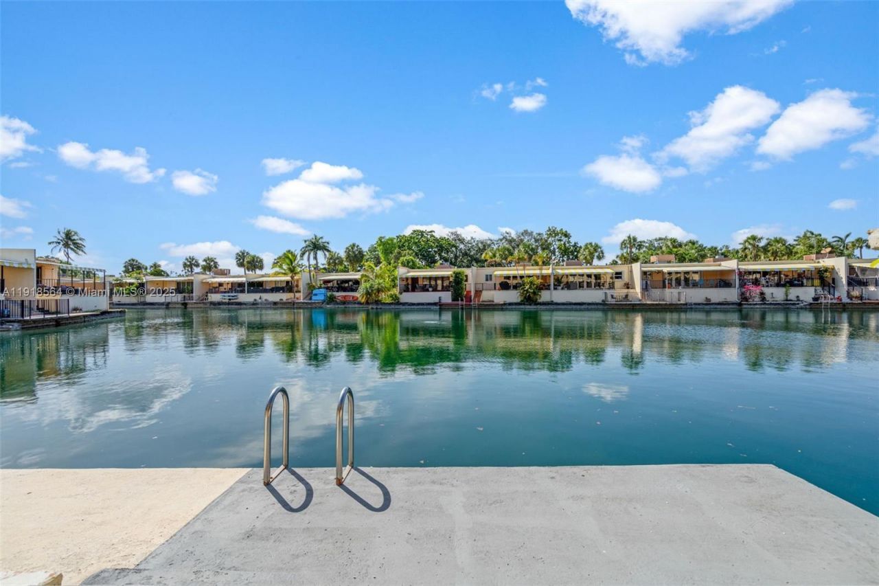 15504 Sharpecroft Dr, Miami Lakes, FL 33014 Photo