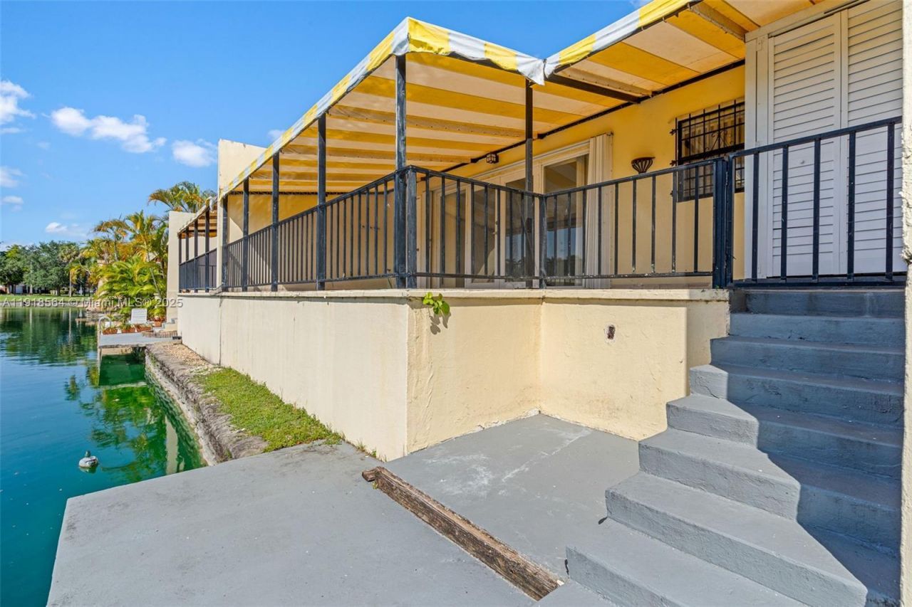 15504 Sharpecroft Dr, Miami Lakes, FL 33014 Photo