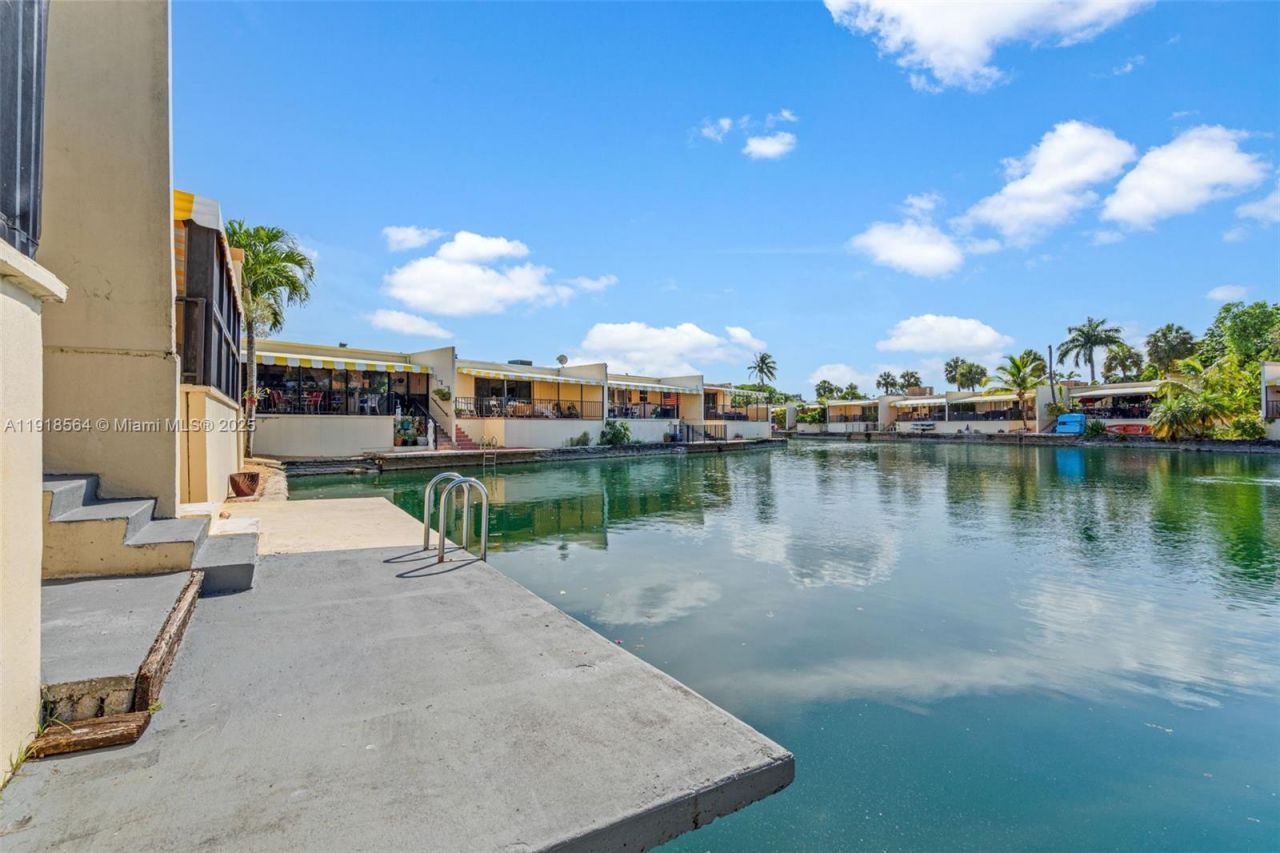 15504 Sharpecroft Dr, Miami Lakes, FL 33014 Photo