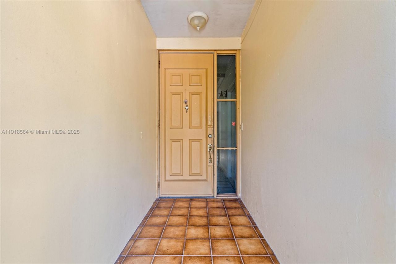 15504 Sharpecroft Dr, Miami Lakes, FL 33014 Photo