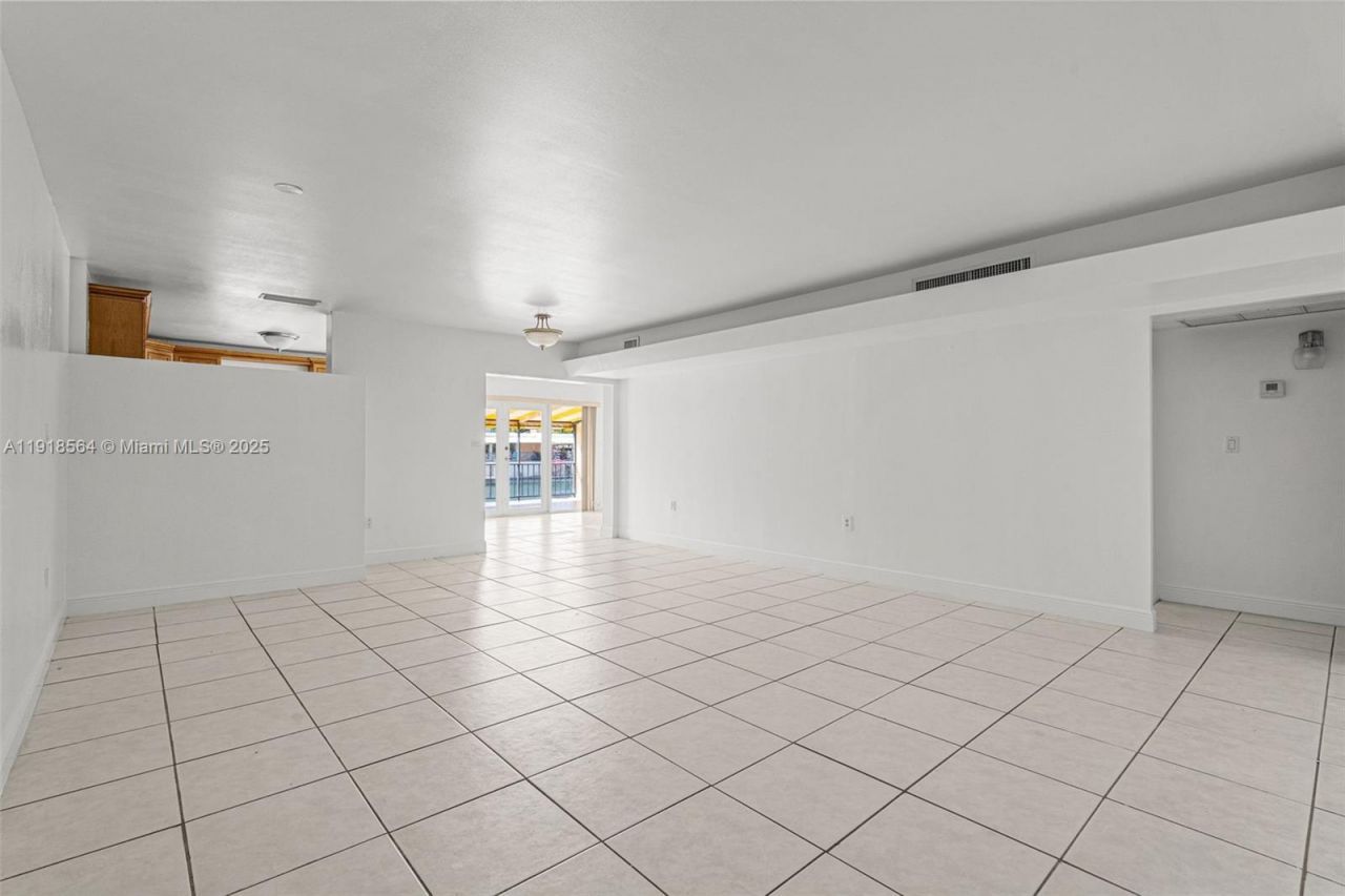 15504 Sharpecroft Dr, Miami Lakes, FL 33014 Photo