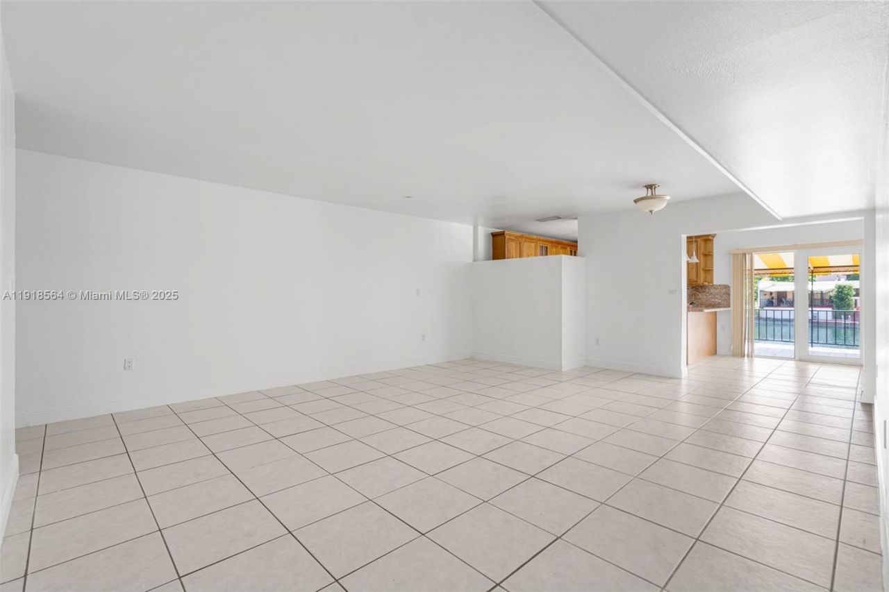 15504 Sharpecroft Dr, Miami Lakes, FL 33014 Photo