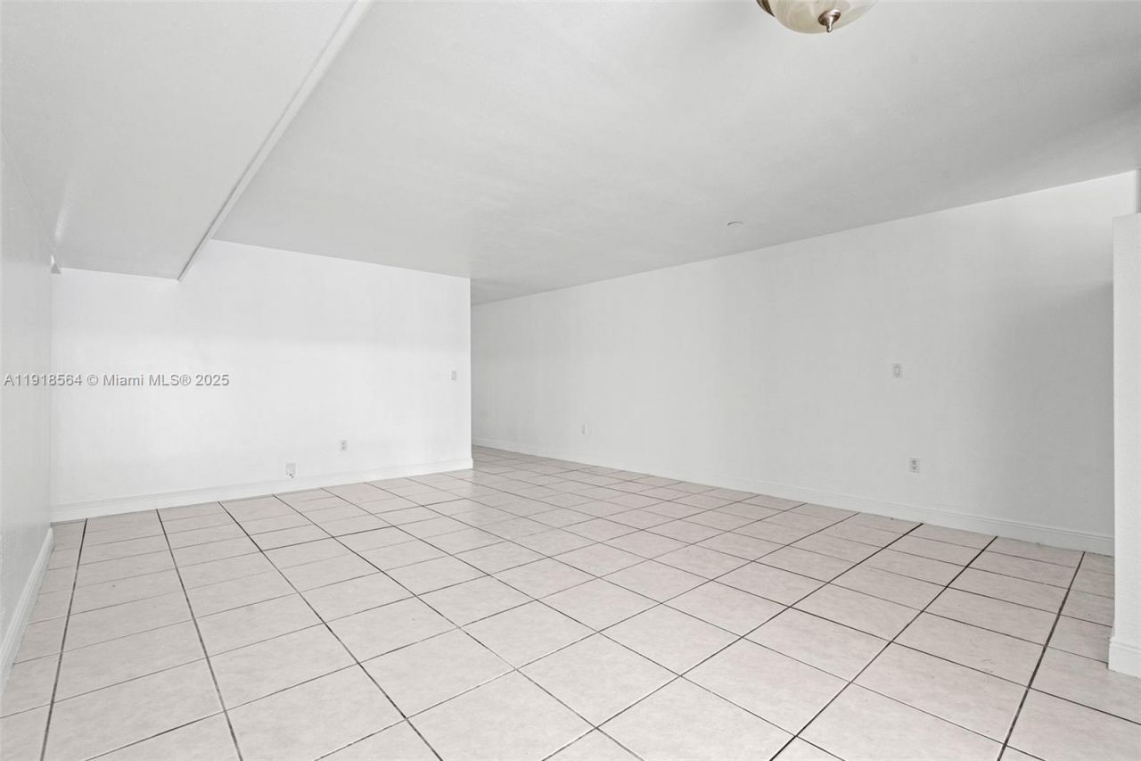 15504 Sharpecroft Dr, Miami Lakes, FL 33014 Photo