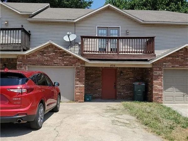 826 W Peachtree Drive , Fayetteville, AR 72703