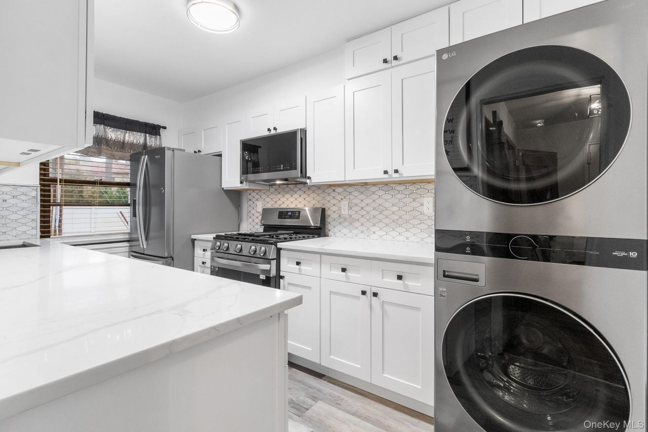 1209 E Broadway, Unit D15, Hewlett, NY 11557 Main Photo